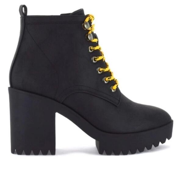 NWB - Seven7 Flatiron Platform Combat Boots Black w/ Yellow Laces, Women's 9 - Picture 3 of 11